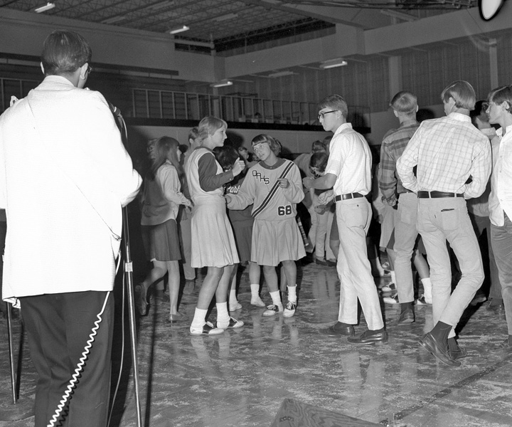 1967-1968-HomecomingDance-01.jpg