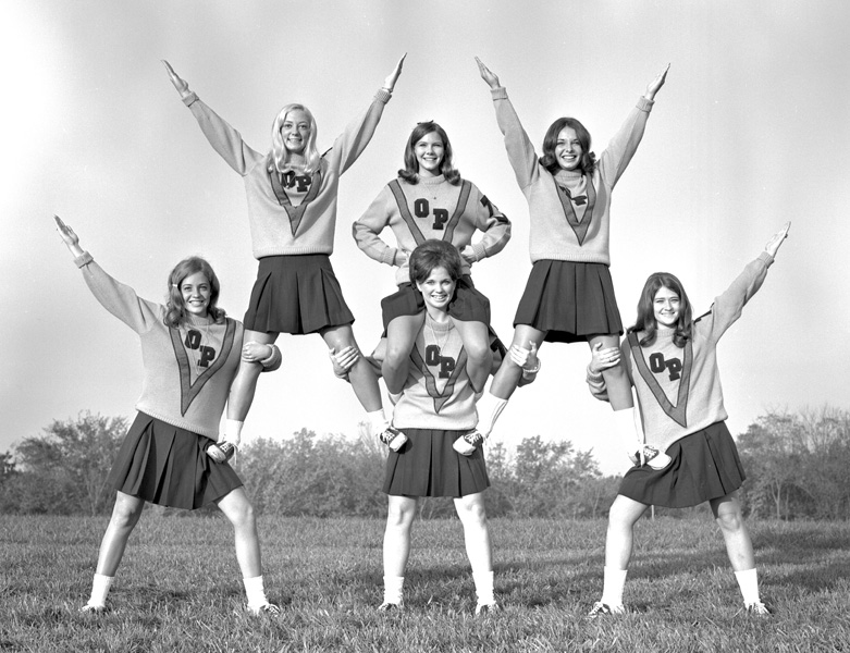 1969-1970-Cheerleaders-02.jpg