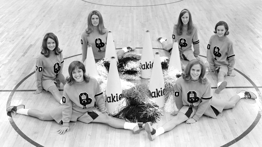 1969-1970-Cheerleaders-05.jpg