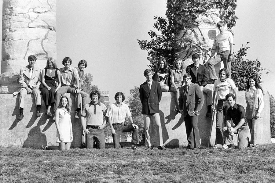1971-1972-MU-OP-Grads-01.jpg