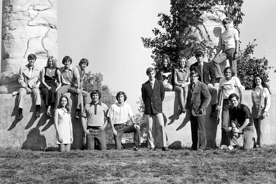 1971-1972-MU-OP-Grads-02.jpg