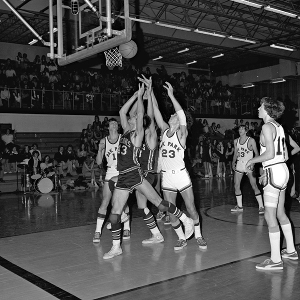 1974-1975-Basketball-01.jpg