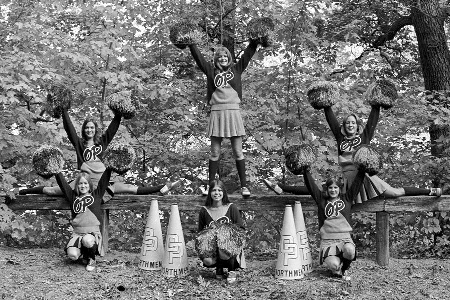 1974-1975-Cheerleaders-07.jpg