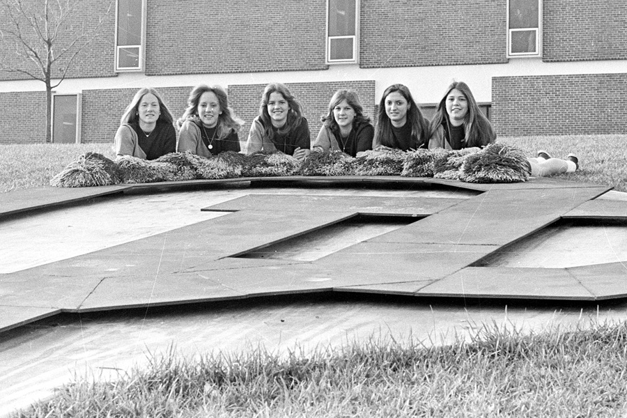 1974-1975-Cheerleaders-09.jpg