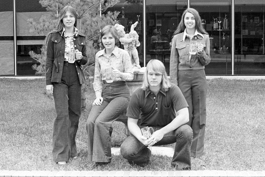 1974-1975-JuniorClassOfficers-02.jpg