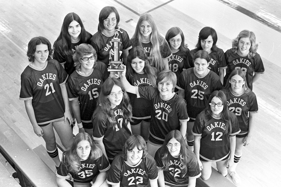 1974-1975-Volleyball-01.jpg