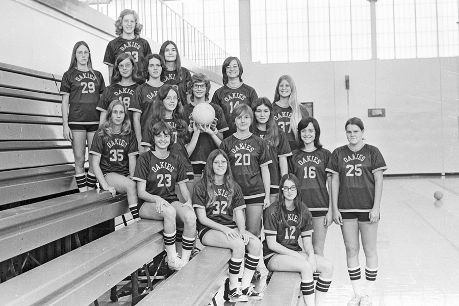 1974-1975-Volleyball-07.jpg