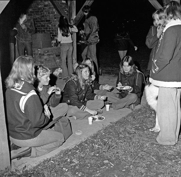 1974-1975-WeenieRoast-04.jpg