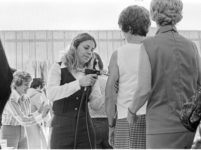1976-1977-SwineFluShots-04.jpg