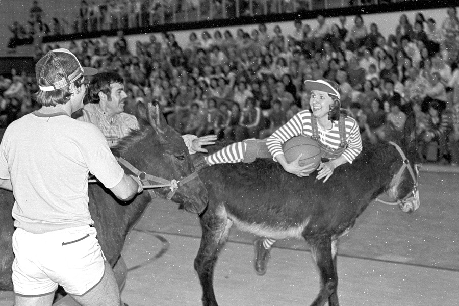 1977-1978-DonkeyBasketball-14.jpg