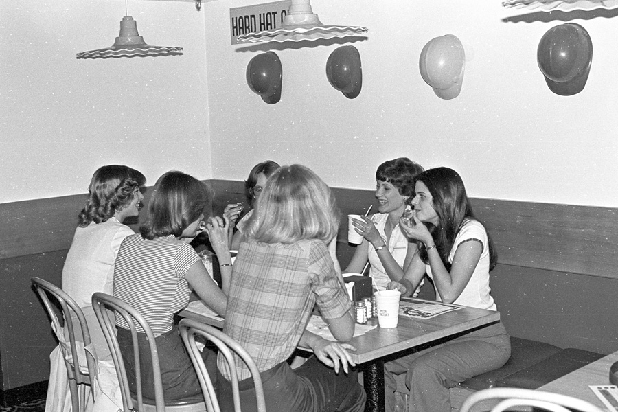 1977-1978-PizzaFactory-08.jpg