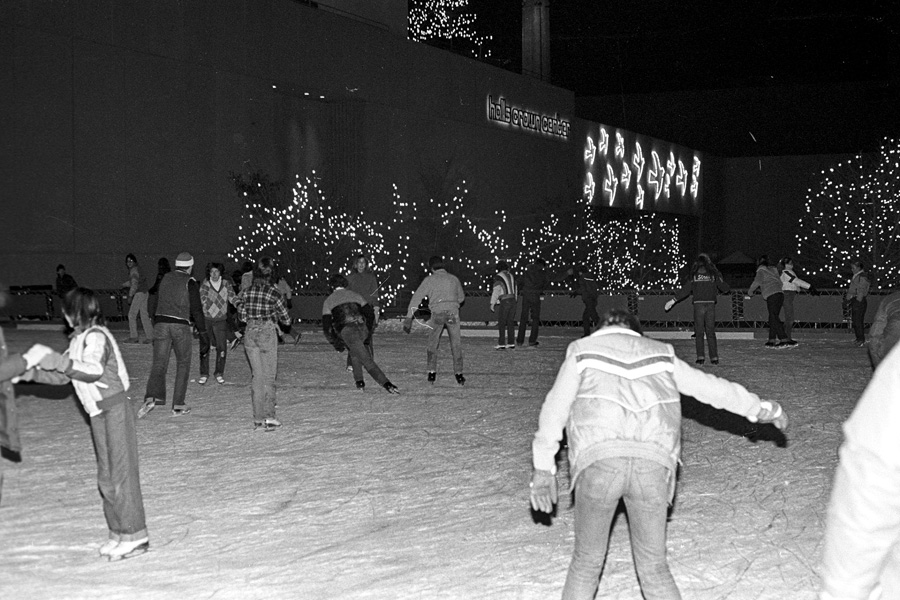 1981-1982-IceSkating-CrownCenter-01.jpg