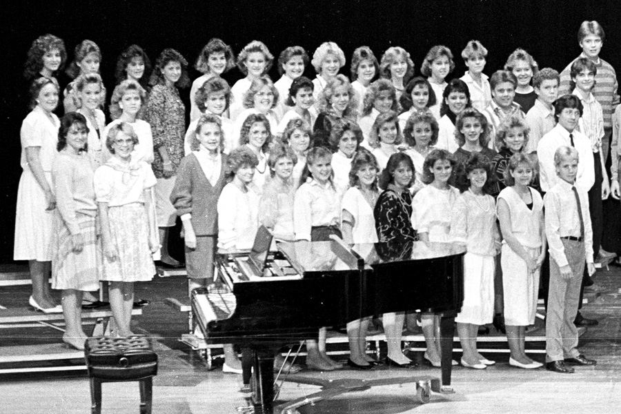 1986-1987-Choir-02.jpg