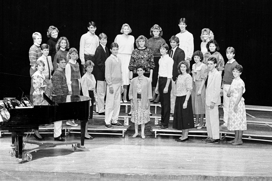 1986-1987-Choir-04.jpg